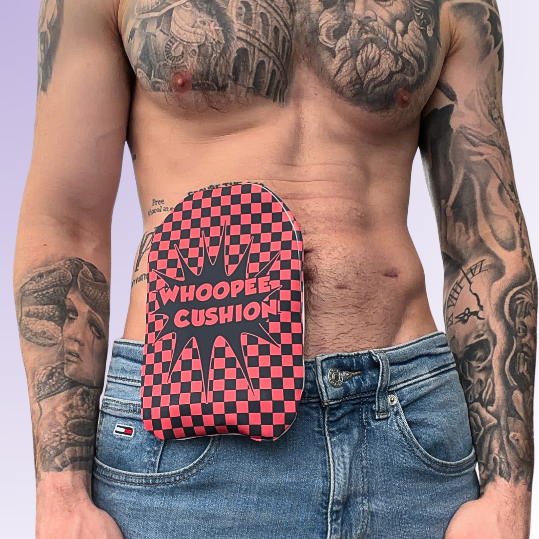 Housse rouge Whoopie Cushion pour poche de stomie